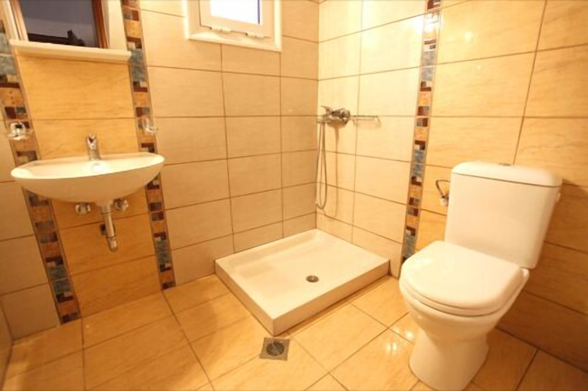 standard room, sea view | bathroom | shower, hair dryer, towels