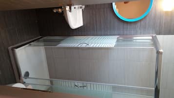 Apartment, 1 Bedroom | Bathroom | Shower, hair dryer, towels