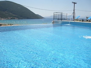 A clear blue pool with a view of the sea and mountains in the background. - Katerina Resort (Lefkada)