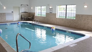 Kolam renang tertutup