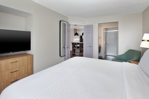 Premium bedding, in-room safe, desk, laptop workspace - Staybridge Suites Lincoln Northeast by IHG (Lincoln)