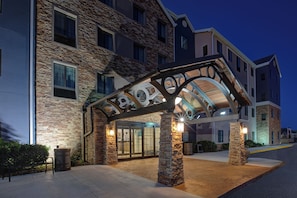 Exterior - Staybridge Suites Lincoln Northeast by IHG (Lincoln)