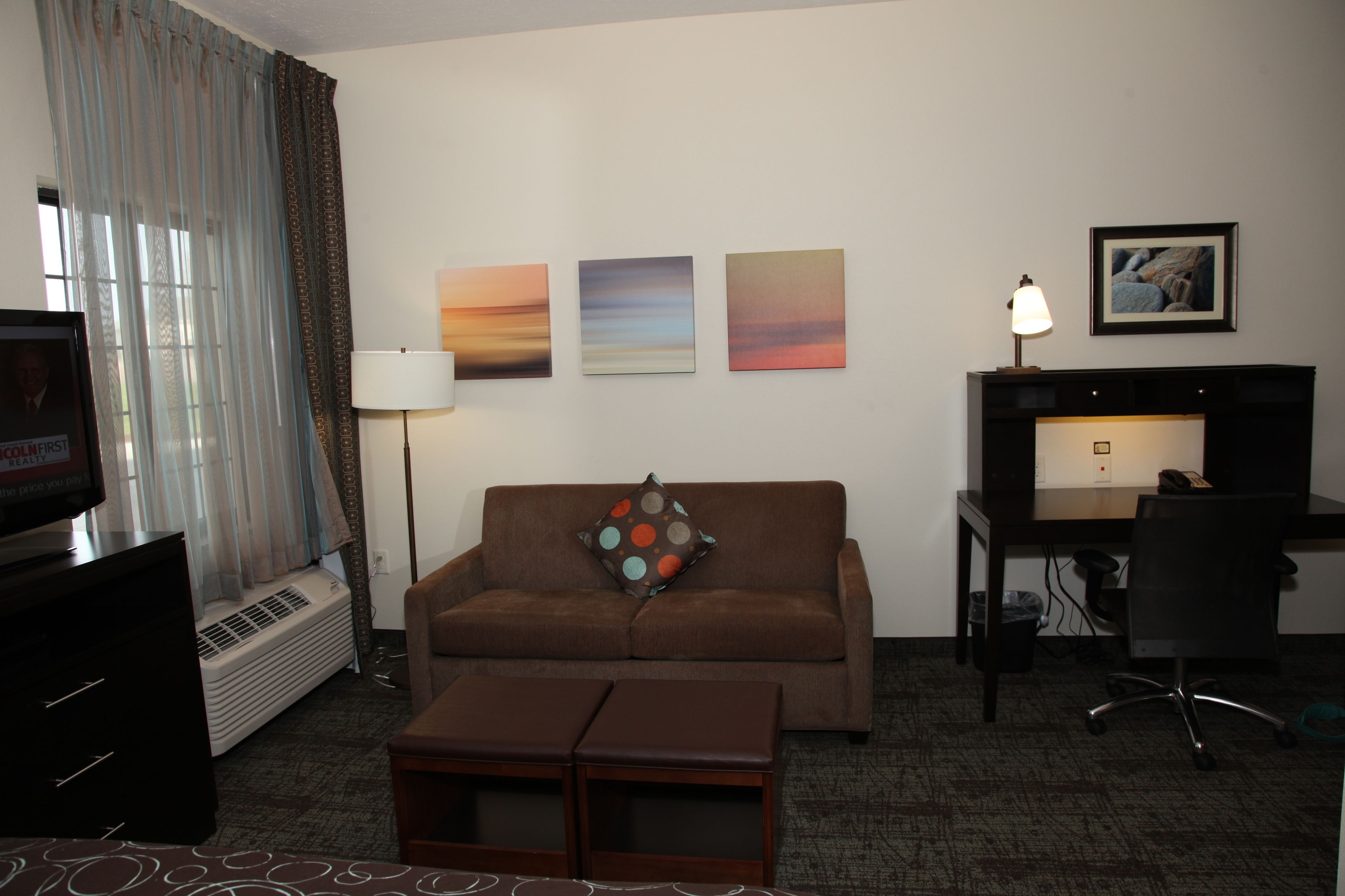 studio suite, kitchen | living area | tv