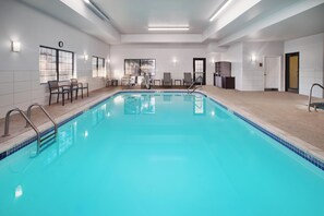 Indoor pool - Staybridge Suites Lincoln Northeast by IHG (Lincoln)