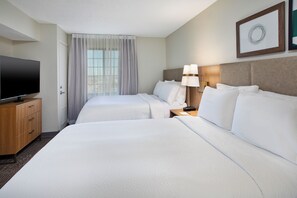 Suite, 1 Bedroom, Kitchen | Peralatan tempat tidur premium, peti besi dalam bilik, meja 