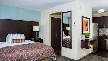 Hochwertige Bettwaren, Zimmersafe, Schreibtisch