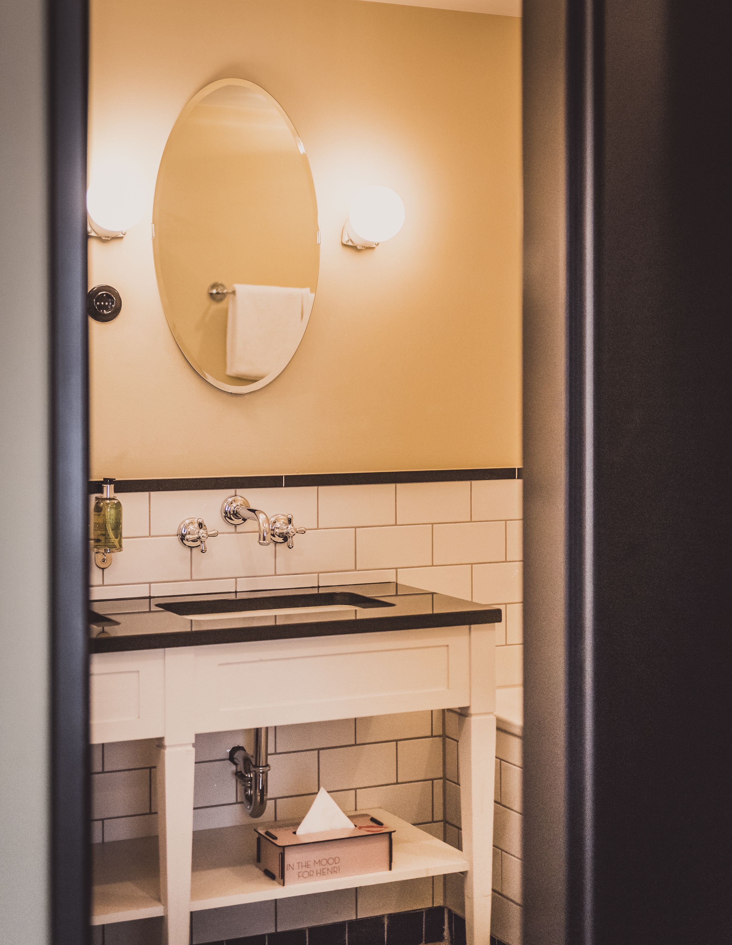 suite | bathroom | shower, hydromassage showerhead, free toiletries, hair dryer