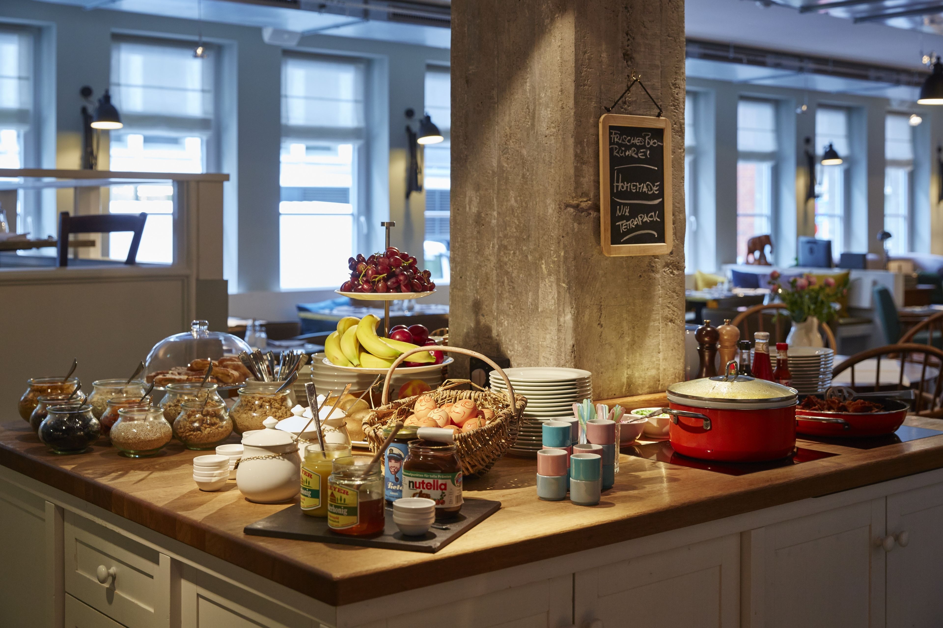 Daily buffet breakfast (EUR 19.00 per person)