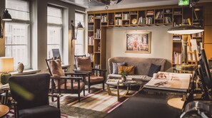 Coin salon dans le hall