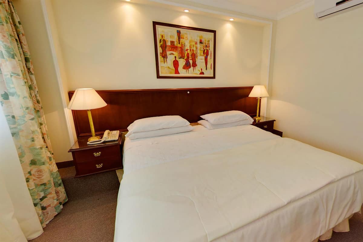 1 bedroom, premium bedding, down comforters, in-room safe