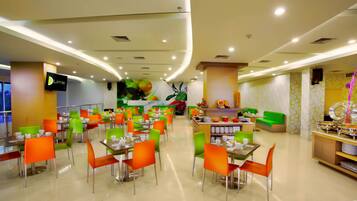 Desayuno buffet diario (IDR 85000 por persona)