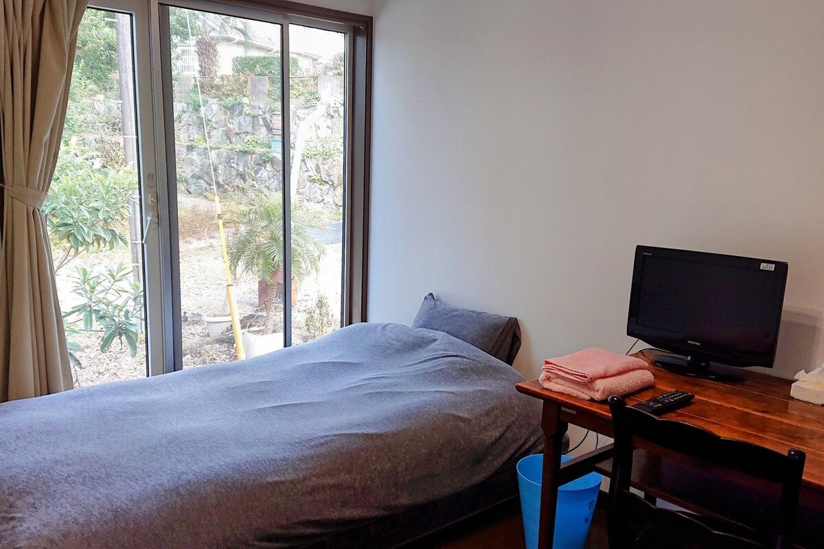 WiFi (free), bed sheets