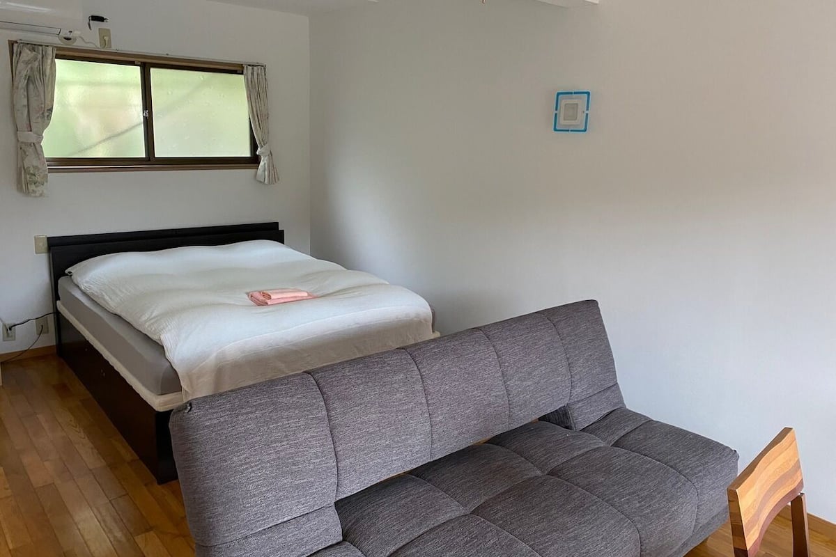 WiFi (free), bed sheets