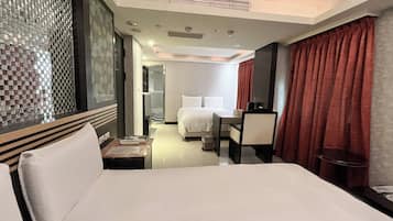 Deluxe Quadruple Room | Desk, blackout drapes, soundproofing, free WiFi