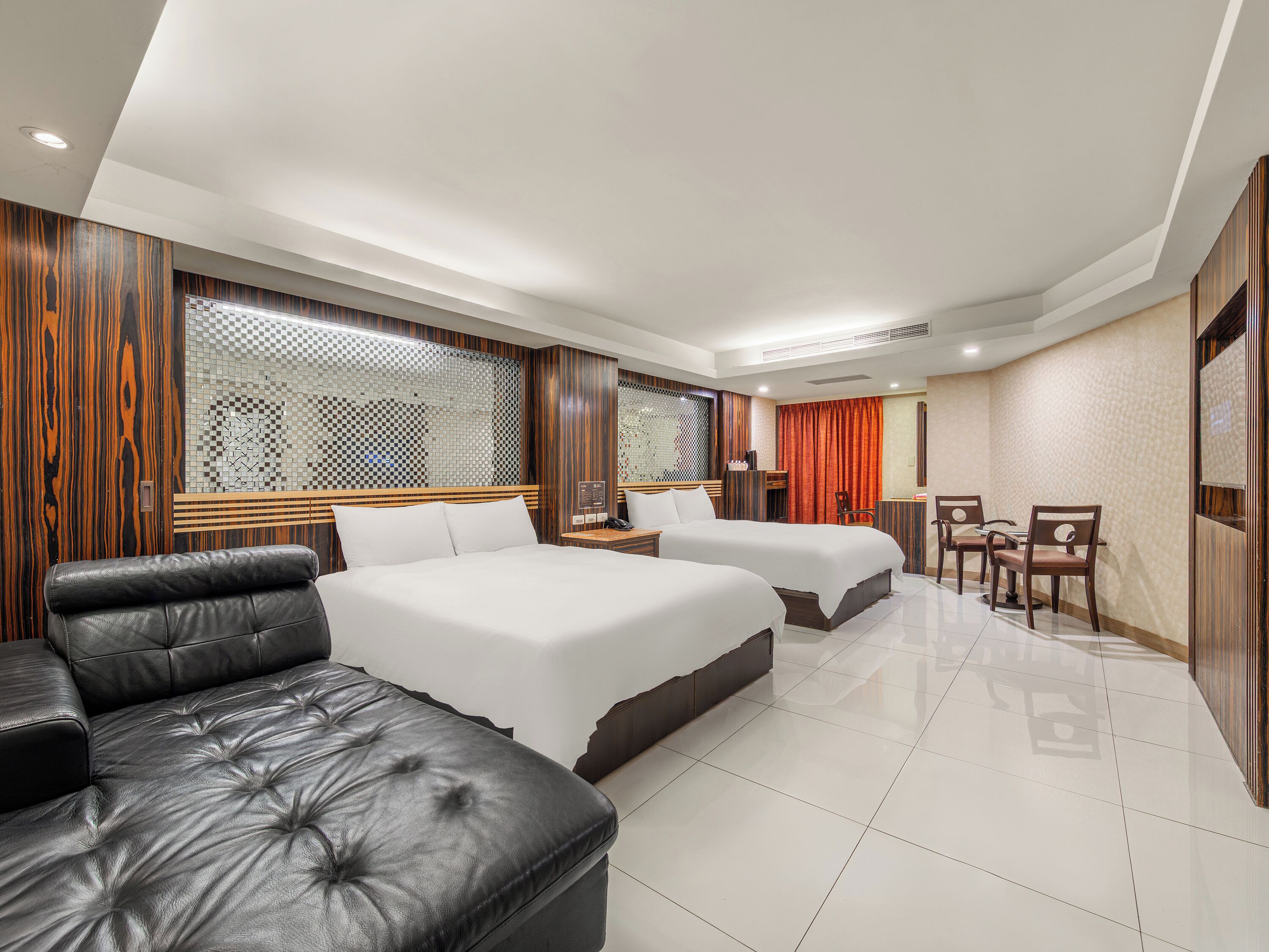 Deluxe Quadruple Room-Without Window | Desk, blackout drapes, soundproofing, WiFi (free)