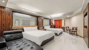 Deluxe Quadruple Room-Without Window | Desk, blackout drapes, soundproofing, WiFi (free)