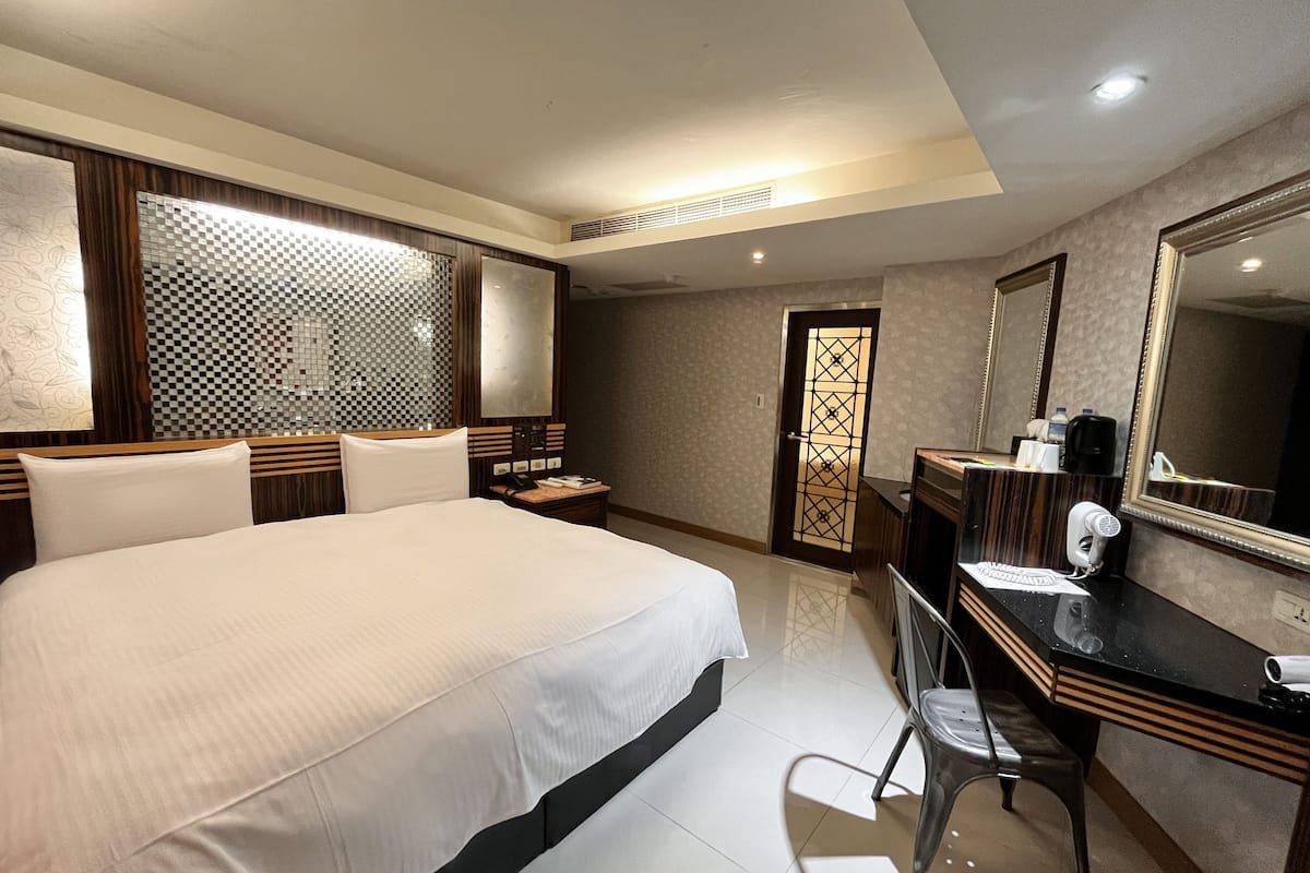 Classic Double or Twin Room | Desk, blackout drapes, soundproofing, free WiFi