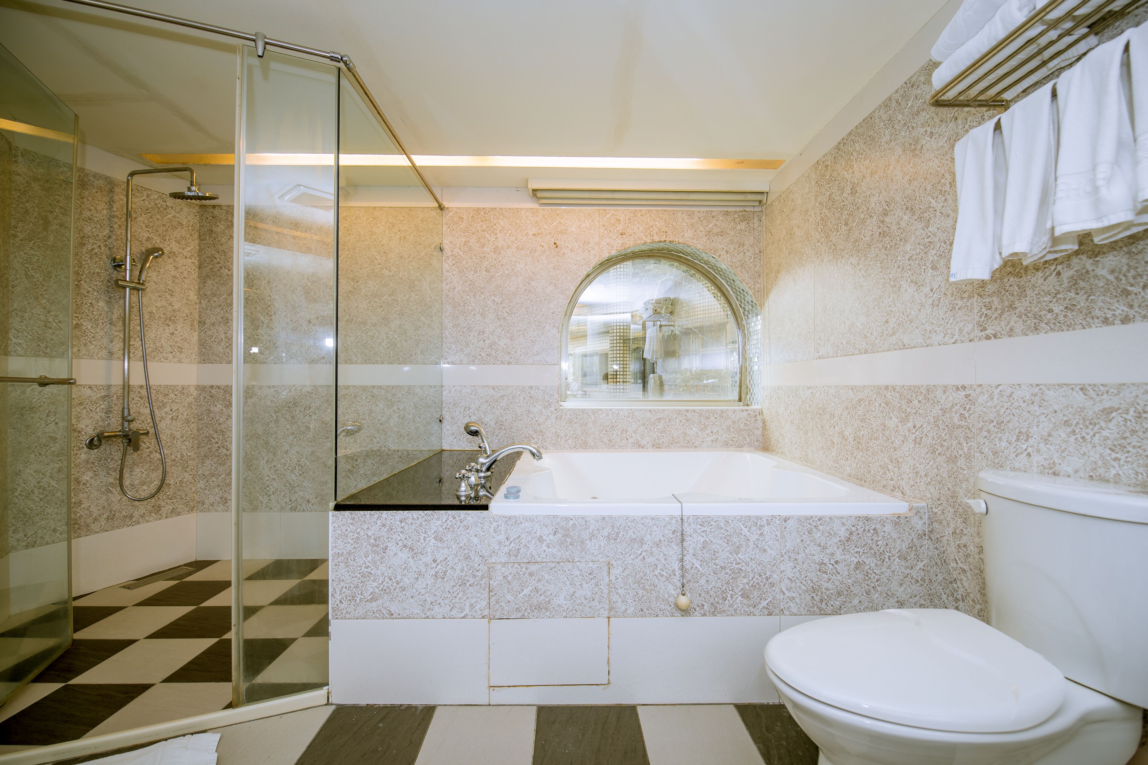 Superior Quadruple Room | Bathroom | Hair dryer, towels, shampoo, toilet paper