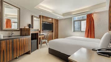 Desk, blackout drapes, soundproofing, WiFi (free)