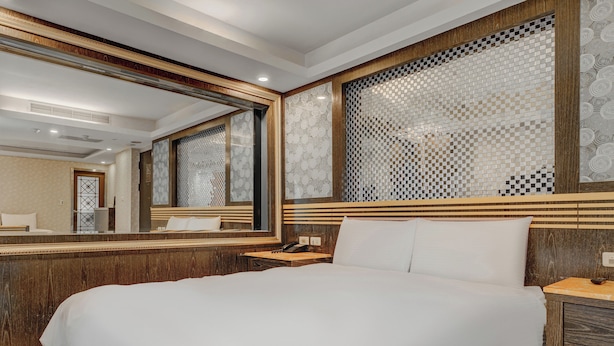 Deluxe Quadruple Room | Desk, blackout drapes, soundproofing, WiFi (free) - Guide Hotel Taipei Xinyi (Taipei)