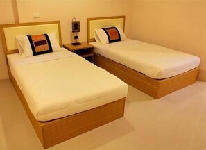 Standard Twin Room | In-room safe, desk, rollaway beds, free WiFi - Cozy Villa (Bangkok)