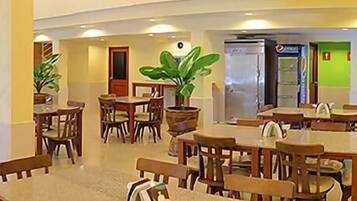 Breakfast, lunch, dinner served; Thai cuisine