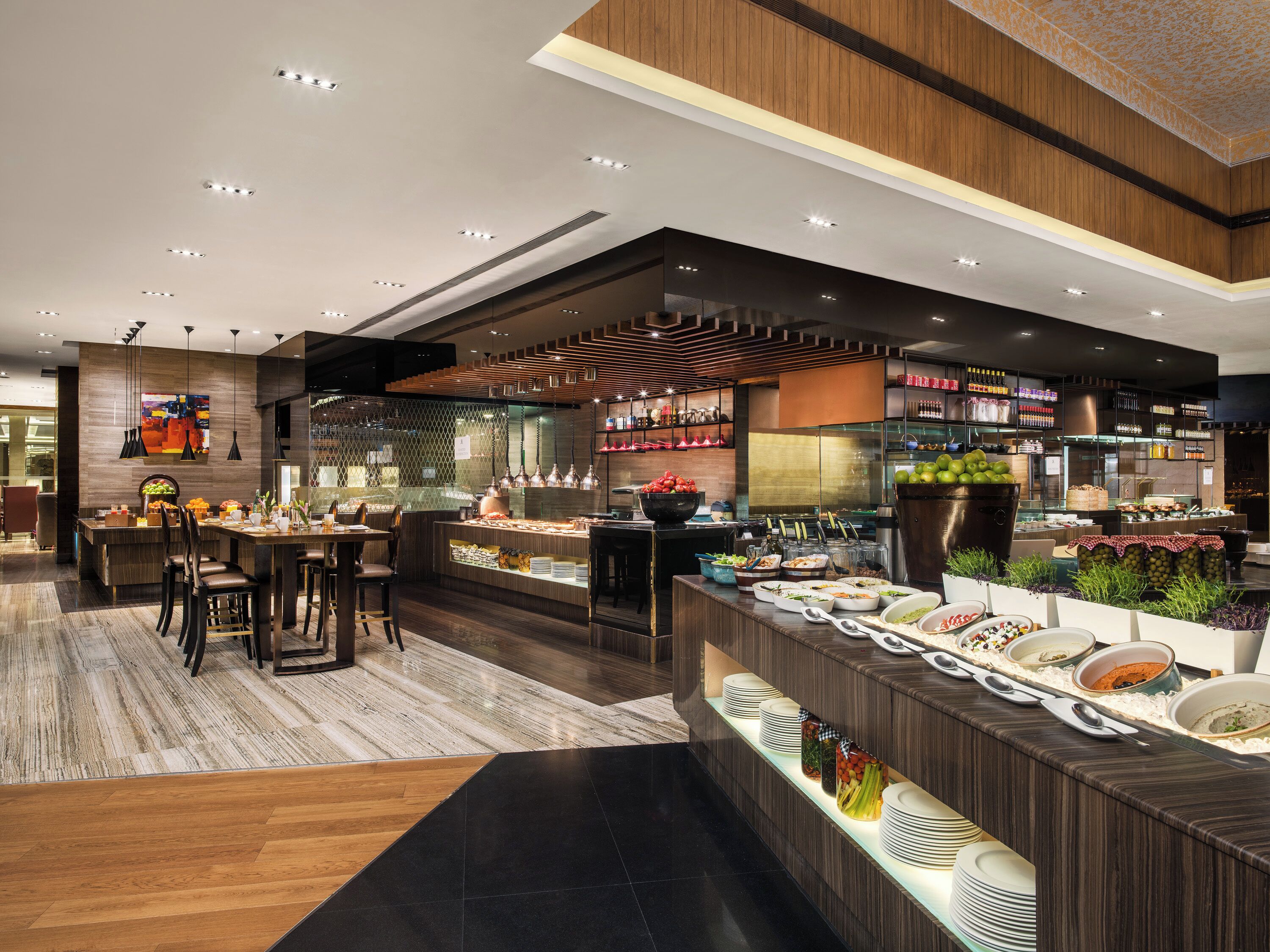 Bữa sáng buffet hàng ngày với phụ phí nhỏ 