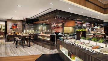 Café da manhã com buffet todos os dias mediante uma taxa