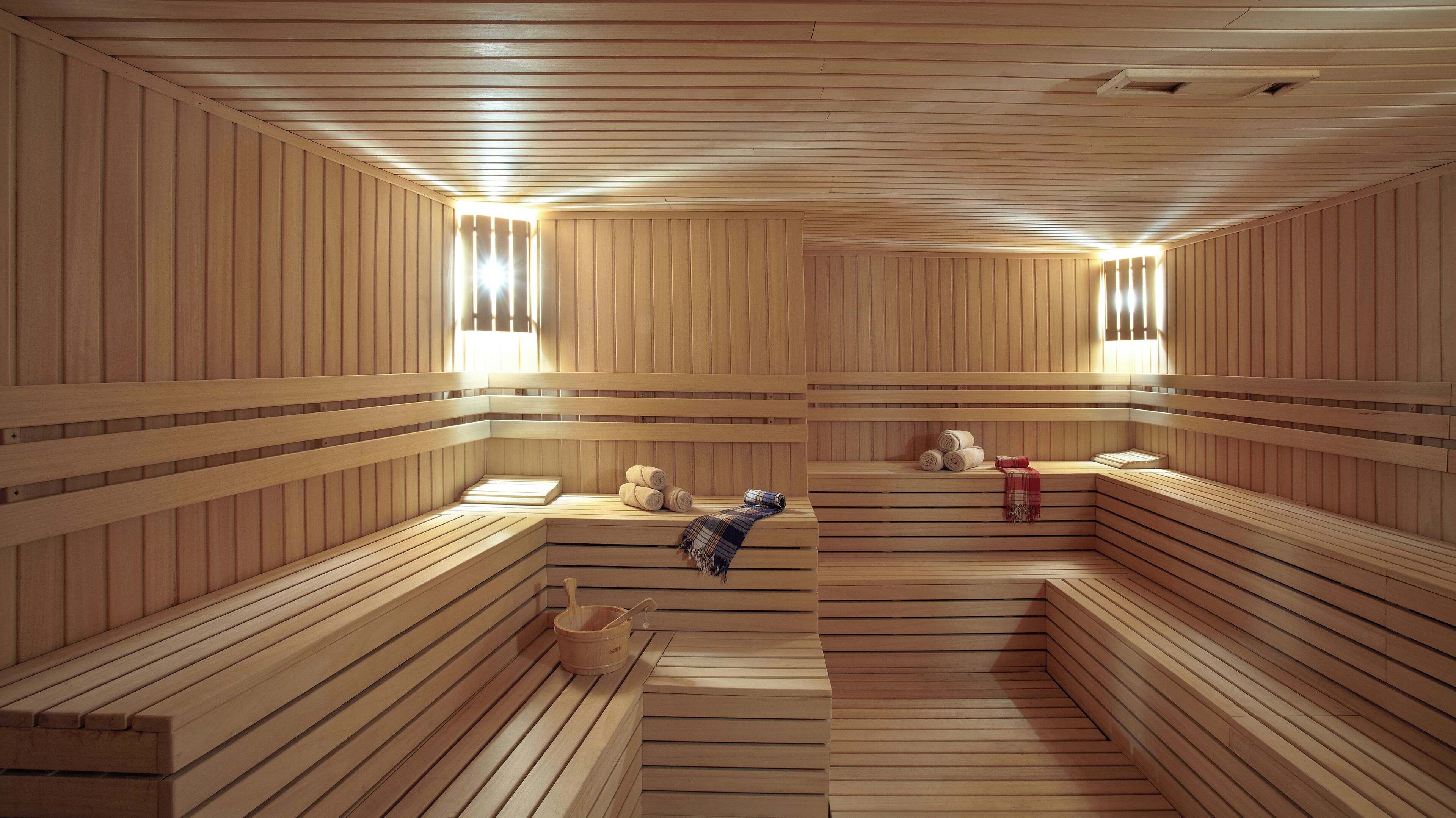 couples treatment room(s), sauna, hot tub, steam room