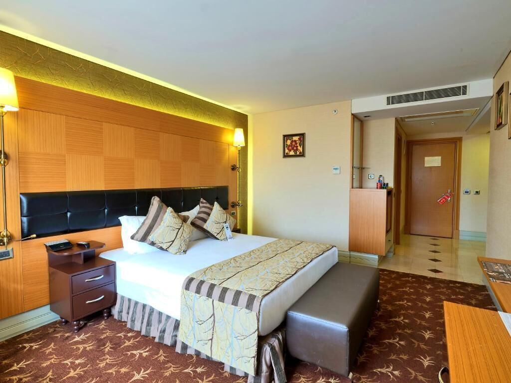 Minibar, in-room safe, desk, laptop workspace