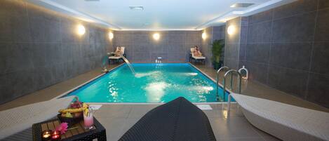 Indoor pool, sun loungers