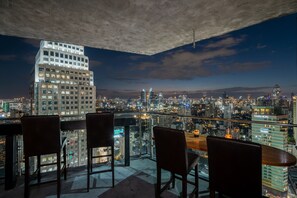 2 bars, bar en bord de piscine