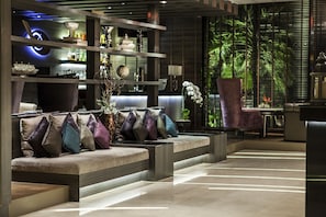 Lobby sitting area - Montraj Continent Sukhumvit Bangkok (Bangkok)