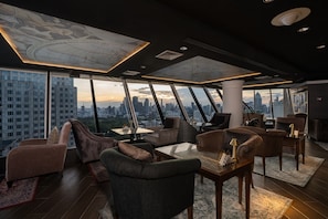 2 bars/lounges, poolside bar - Montraj Continent Sukhumvit Bangkok (Bangkok)