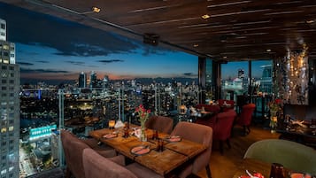 2 bars/lounges, poolside bar