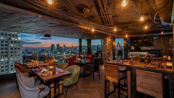 2 bars/lounges, poolside bar