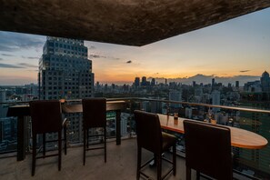 2 bares o lounges, bar junto a la alberca 