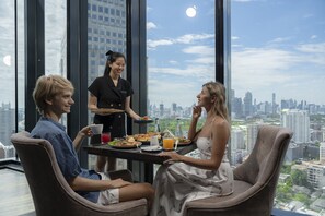 2 restaurantes; se sirven cenas 