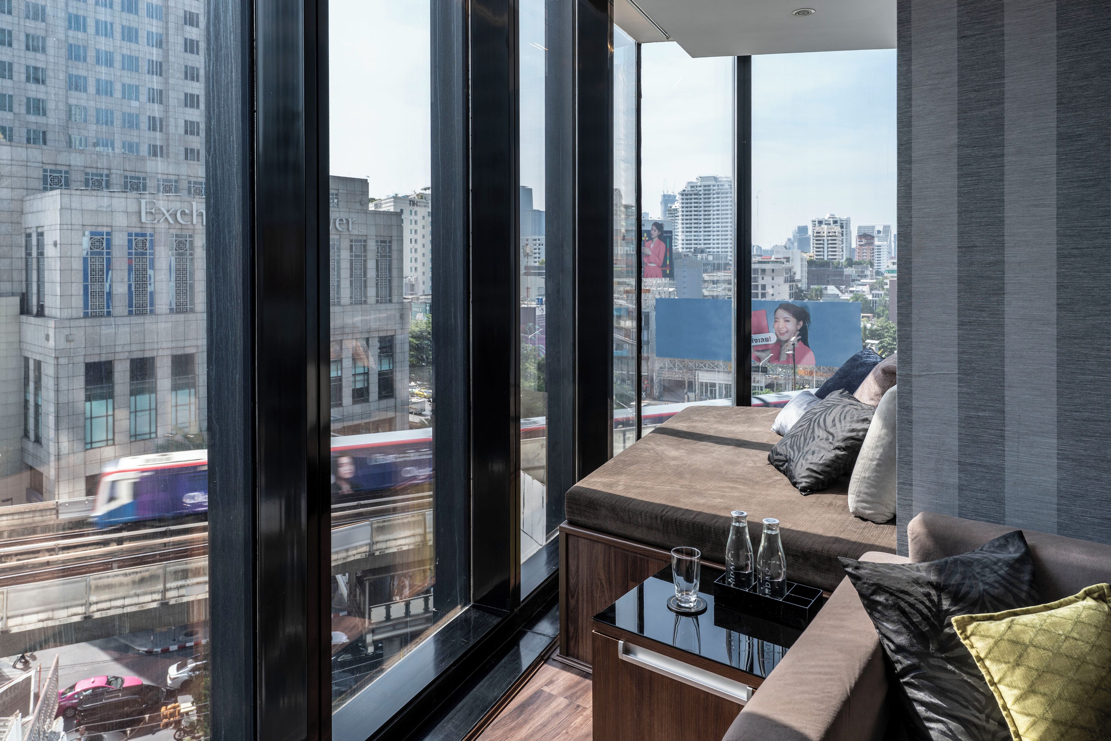 Montraj Club One Bedroom Suite | In-room safe, desk, laptop workspace, blackout drapes