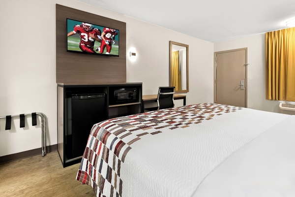Desk, iron/ironing board, free WiFi, bed sheets