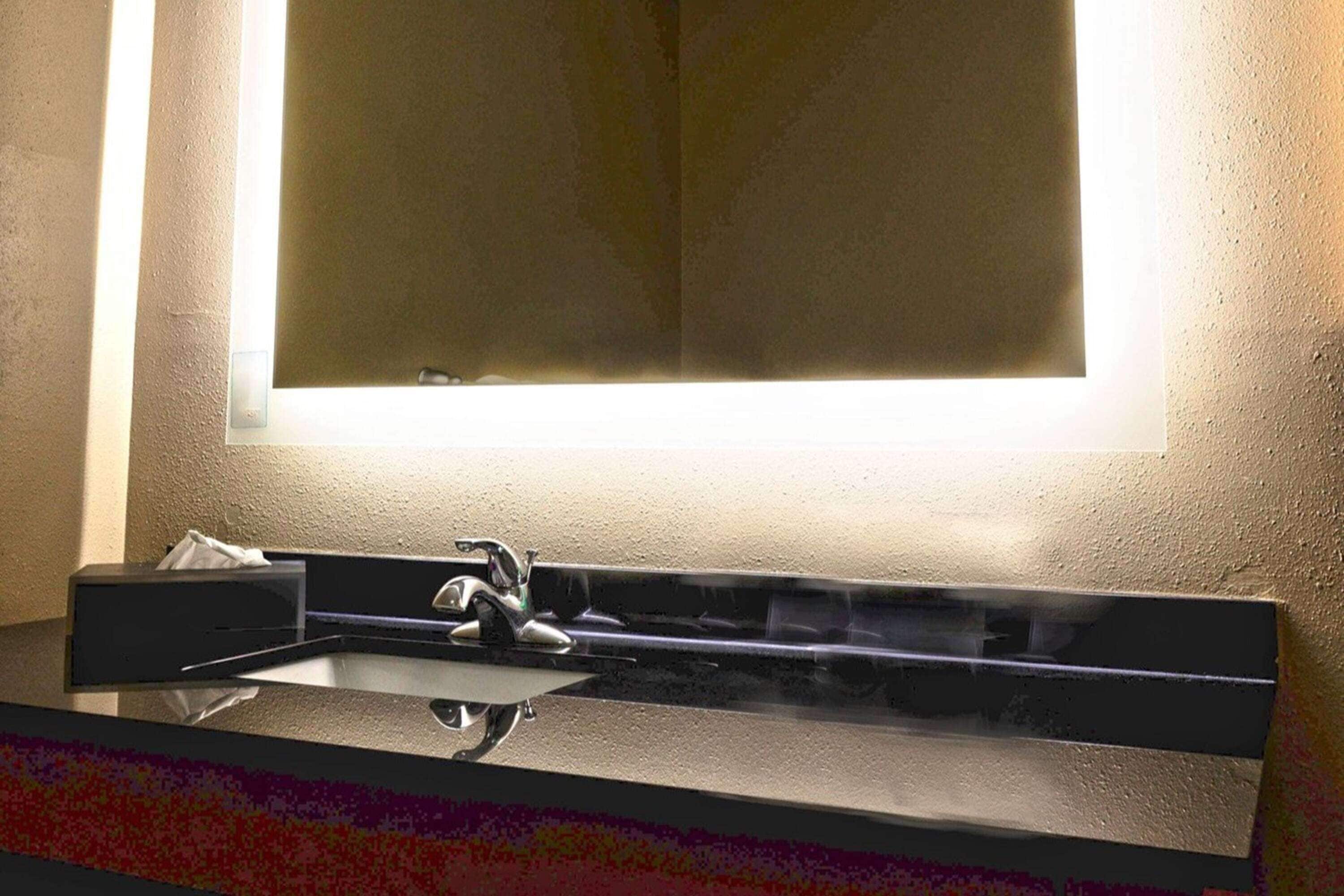 combined shower/bathtub, free toiletries, hair dryer, towels