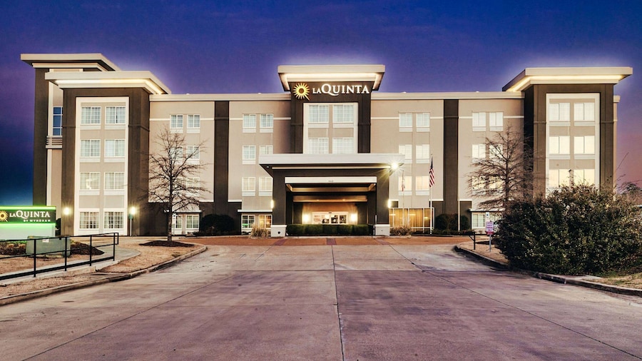 La Quinta Inn & Suites by Wyndham Starkville at MSU