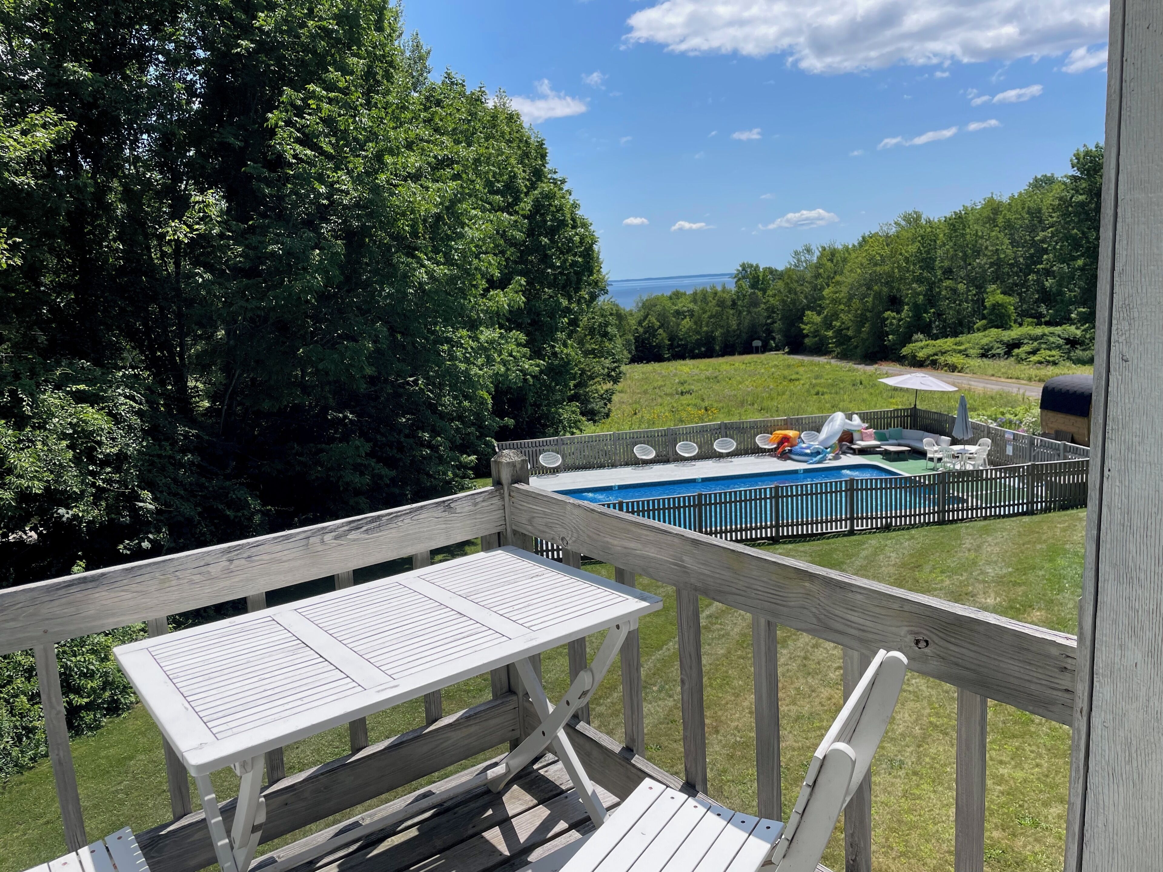 Standard Room, 1 Queen Bed, Non Smoking (The Single Queen) | Desk, free WiFi, alarm clocks