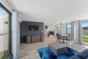 Family Apartment | Living area | TV - Pilgrim Sands on Long Beach (Plymouth)