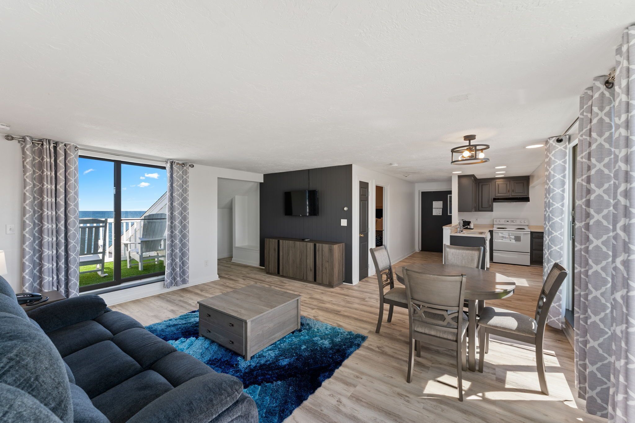 Appartement familial | Aire de séjour | Téléviseur