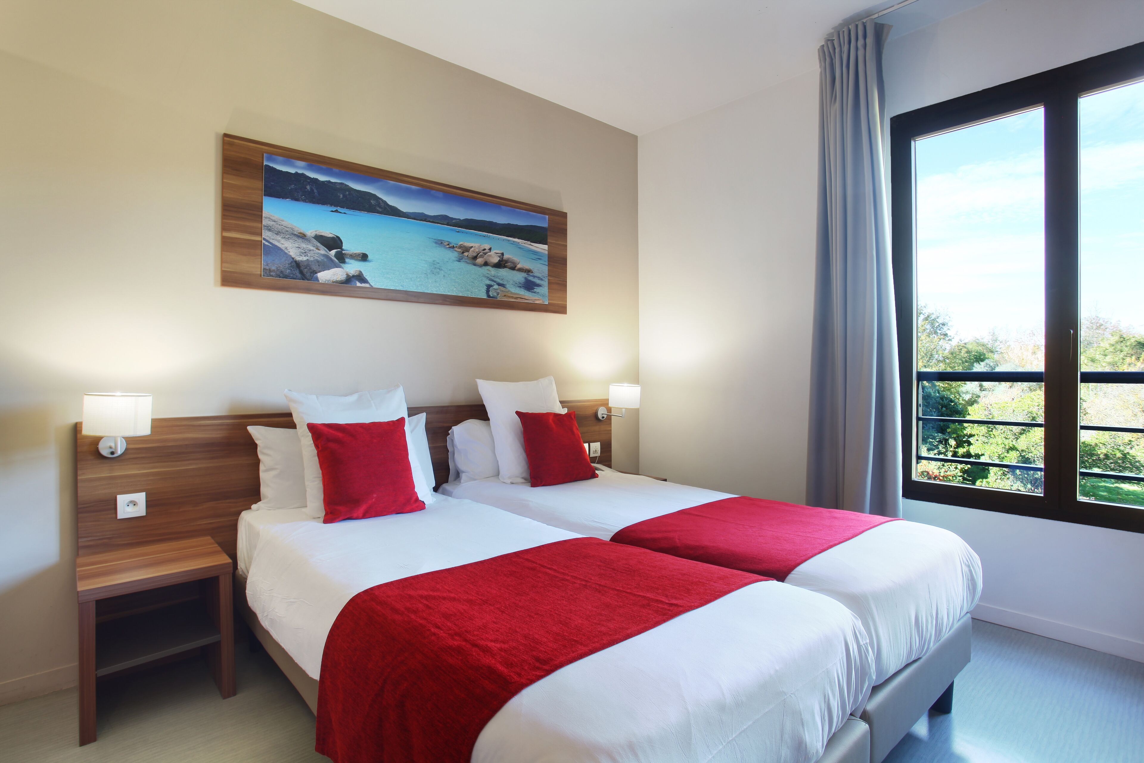 Estudio básico, vistas al jardín (Bike included ! / Vélo inclus !) | Caja fuerte, escritorio, cortinas opacas y sistema de insonorización