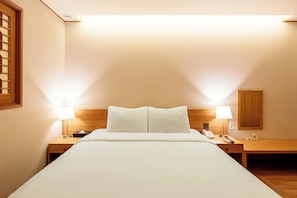 Premium bedding, in-room safe, laptop workspace, soundproofing - Hotel Sunbee Insadong (Seoul)