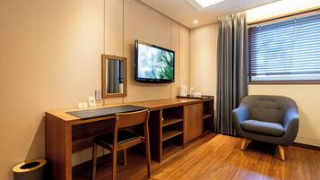 Ylelliset vuodevaatteet, tallelokero huoneessa