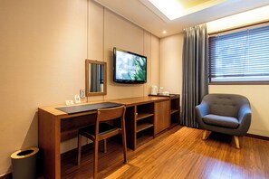 Premium bedding, in-room safe, laptop workspace, soundproofing - Hotel Sunbee Insadong (Seoul)