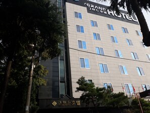 واجهة المنشأة